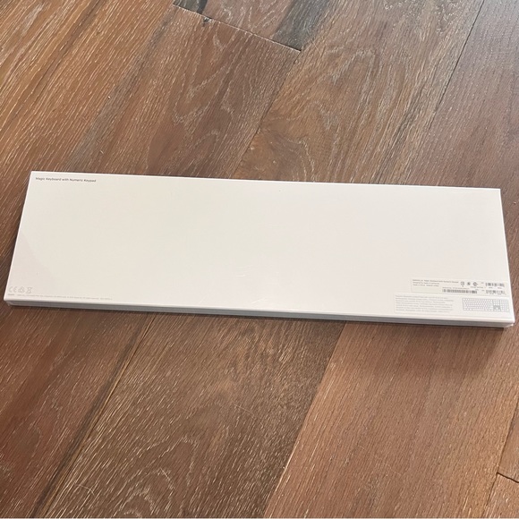 New Apple Magic Keyboard with Numeric Keypad - Picture 3 of 3